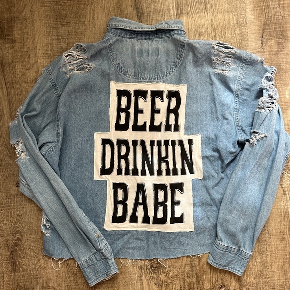 Trendy and tipsy Beer Drinkin Babe Long-sleeve button down - Picture 5 of 5